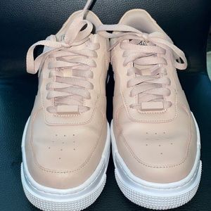 Nike women’s Air Force 1 pixel in particle beige